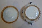 CHINE
Soupière couverte, de forme ronde, en porcelaine à décor Imari...