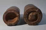 CHINE
Deux pots à pinceaux en bambous à décor sculpté de...
