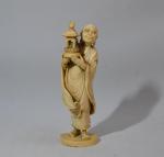 JAPON
Okimono en ivoire sculpté représentant un sage tenant sa lanterne
Fin...
