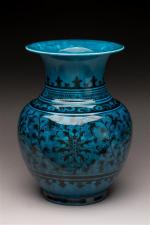Théodore Deck (1823-1981). Vase de forme bombée à large col...
