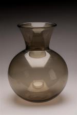 Daum, Vase de forme arrondie à col ouvert en verre...