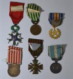 France Lot de 6 décorations, dont Chevalier de la Légion...