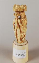 Manche en ivoire sculpté figurant Saint Roch et une femme,...