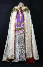 Ensemble de vêtements liturgiques comprenant un chape à motif de...