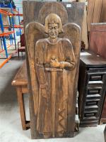 Un PANNEAU à décor de "Saint Michel" en bois sculpté....