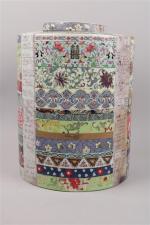 Fabienne JOUVIN, Pot couvert en porcelaine de Chine, décor rayé...