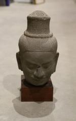 Sujet pierre dure tête de Bouddha, sur socle bois