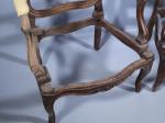 Paire de châssis fauteuils Louis XV en bois naturel sculpté
91...