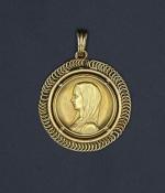 Médaille en or 750 millièmes à l'effigie de la Vierge...
