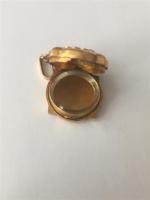 PENDENTIF porte-souvenir en or jaune 750/°° de forme ronde serti...