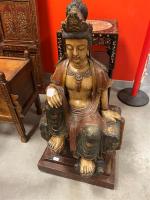 Bouddha assis en papier mâché. H: 105 cm