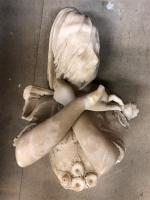 ECOLE XIXe siècle, "Femme drapée", sujet en marbre. H: 60...