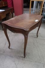 Table de salon style Louis XV, en bois naturel, un...