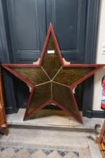 Grande étoile à cinq branches (pouvant faire vitrail) en bois...