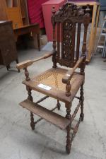 Chaise haute d'enfant en chêne style Henri II assise cannée,...