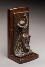 Raymond Sudre (1870-1962)
« Arachné »
Sujet en bas-relief en bronze à...