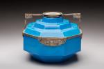 Boch
Vase de forme pansue à gradins en céramique bleue craquelée,...