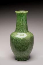 Vase de forme balustre en bakélite jaspée dans les tons...