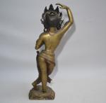 INDE
Sujet en bronze représentant une divinité dansante
H.: 47.5 cm
