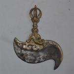 TIBET
Kartika en bronze surmonté d'une poignée de forme varja
l.: 14.5...
