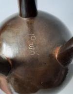 Petit brûle-parfum tripode de type Ding en bronze, à décor...