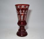 VASE en cristal de Bohème teinté rouge
H.: 26 cm