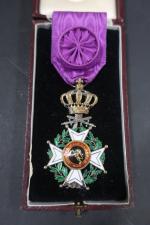 Belgique Ordre de Léopold. Croix d'Officier. Vermeil, émail (éclats), ruban...