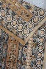 Grand TAPIS mécanique de style égyptien en laine à décor...