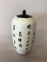 CHINE - VASE en porcelaine à décor de fleurs en...