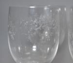 BACCARAT
Service de verres en cristal à décor gravé, comprenant:
- six...