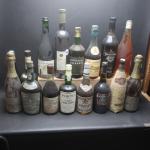 LIQUEURS & SPIRITUEUX - Lot de 17 bouteilles de liqueurs...