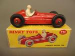 DINKY-TOYS ENGLAND (réf. 23 N) MASERATI ROUGE, flamme blanche, n°9,...