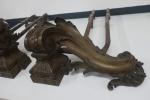 Paire de chenets en bronze de style Louis XV à...