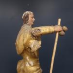 Baton de procession en bois sculpté peint et doré, surmonté...