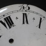 Cadran d'horloge de parquet en faïence à chiffres romains et...