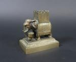 Porte-allumettes en bronze en forme d'éléphant carapaçonné, ép. XIX's. Haut....