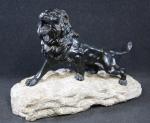 ANDREY James (XIX-XX's) : Lion rugissant. Bronze patiné sur socle...