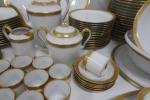 LIMOGES - LAJONCHERE : Service de table en porcelaine à...