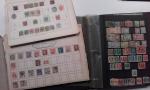 Dans un carton, lot de plusieurs classeurs de timbres du...