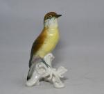 Karl ENS (1802-1865)
Oiseau en porcelaine, signé
H.: 13.5 cm