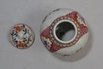 CHINE Compagnie des Indes
Vase ovoïde couvert en porcelaine à décor...