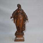 GROUPE en bois sculpté représentant une Vierge orante sur un...