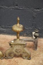 Paire de chenets en bronze à décor de toupie godronnée...