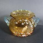 Vase bursiforme en verre teinté ambre et décor émaillé d'un...