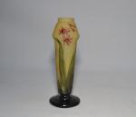 DAUM Nancy # France
Vase en verre multicouche à décor floral...