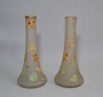ART NOUVEAU
Paire de vases en verre à décor floral émaillé
H.:...