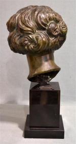 Maurice GUIRAUD RIVIERE (1881-1947)
Buste en bronze patiné signé et cachet...