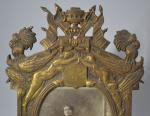 CADRE PHOTO sur chevalet en bronze annoté "Guerre Souvenir 1914-1918",...