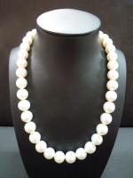 Collier en perles de culture de Tahiti, fermoir de forme...