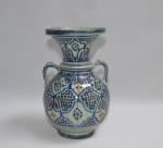 SAFI - MAROC
Vase à anses en faïence émaillée
H.: 28.5 cm